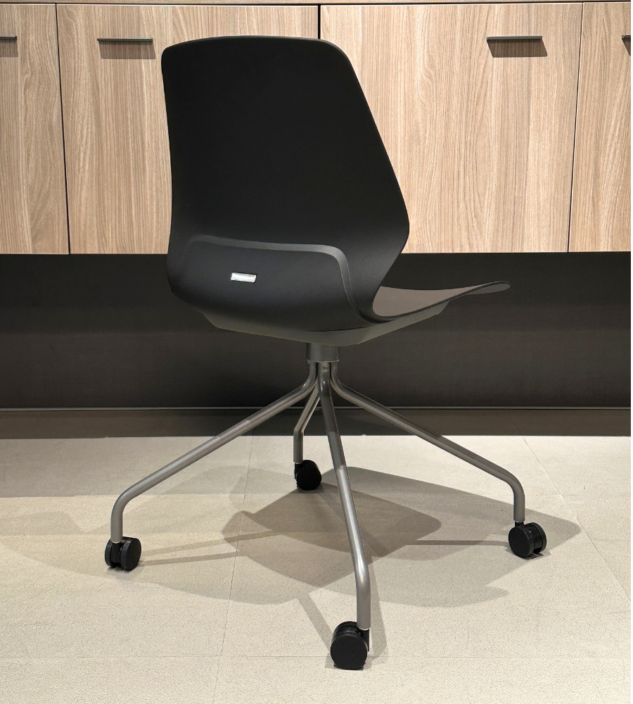 Silla Staryo Gris Oscuro Base Araña con Ruedas