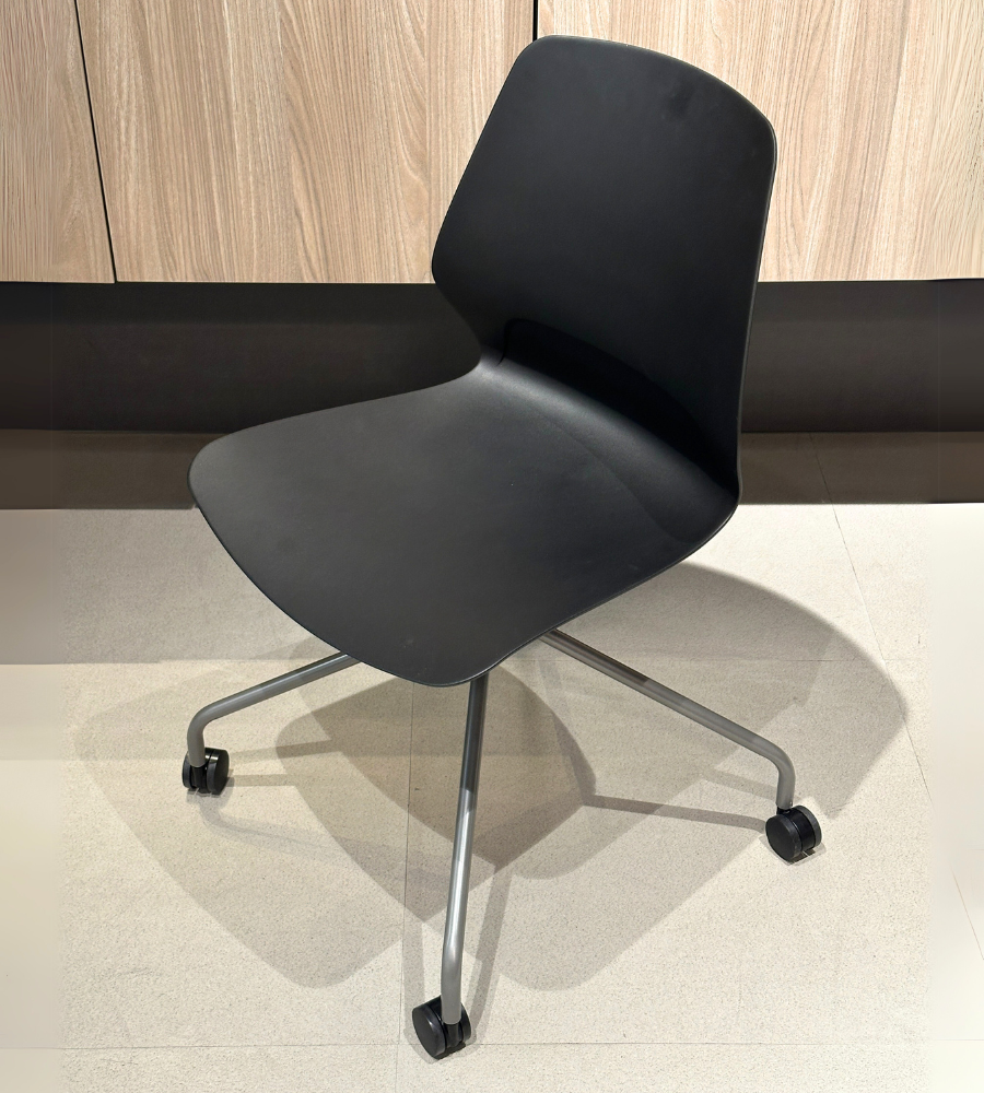 Silla Staryo Gris Oscuro Base Araña con Ruedas