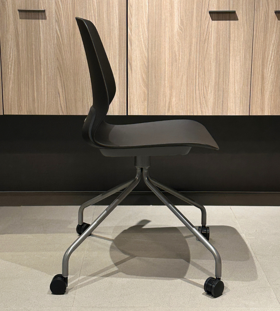 Silla Staryo Gris Oscuro Base Araña con Ruedas