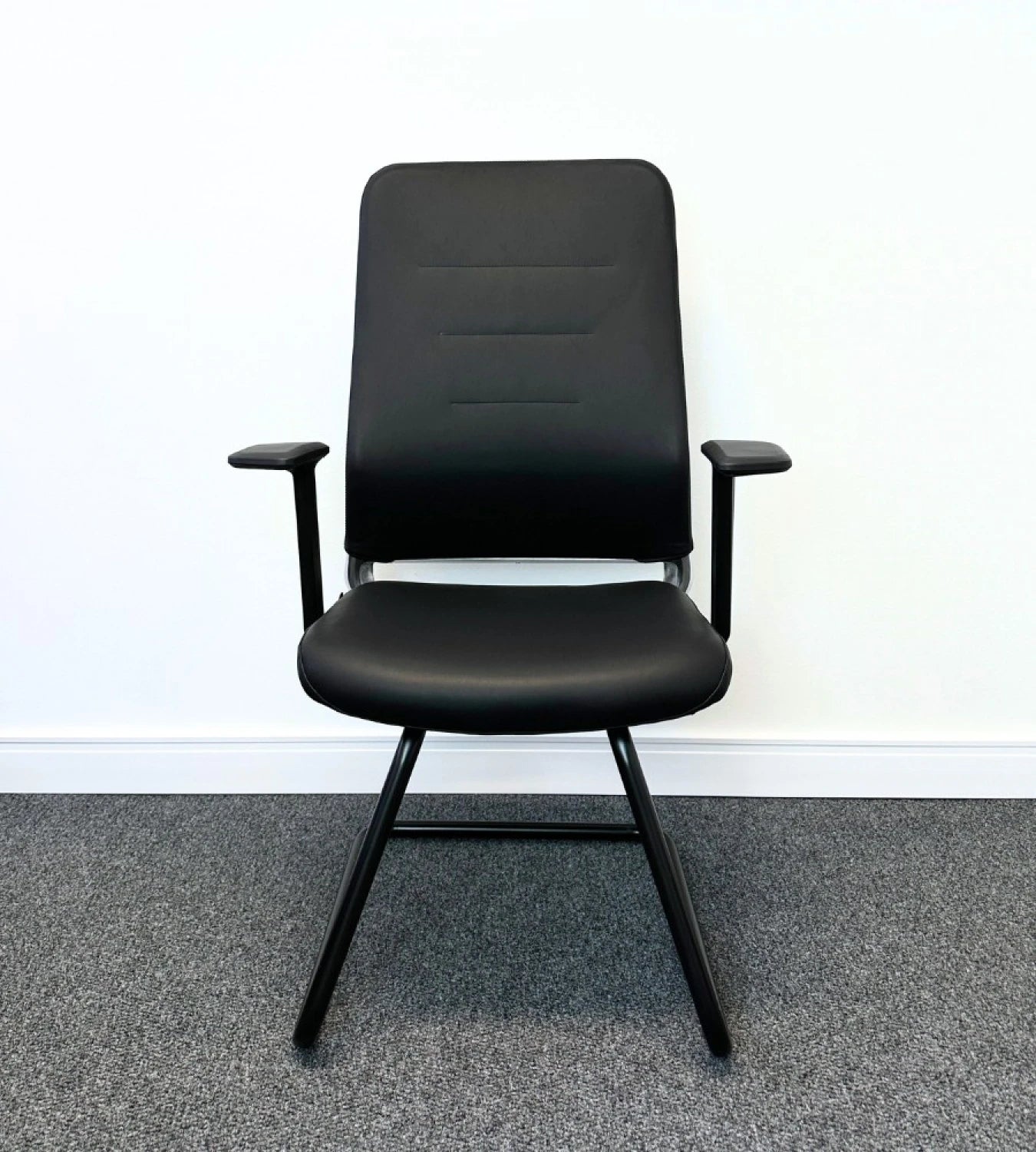 Silla Ejecutiva Deno de Dialogo Eco Cuero Negro