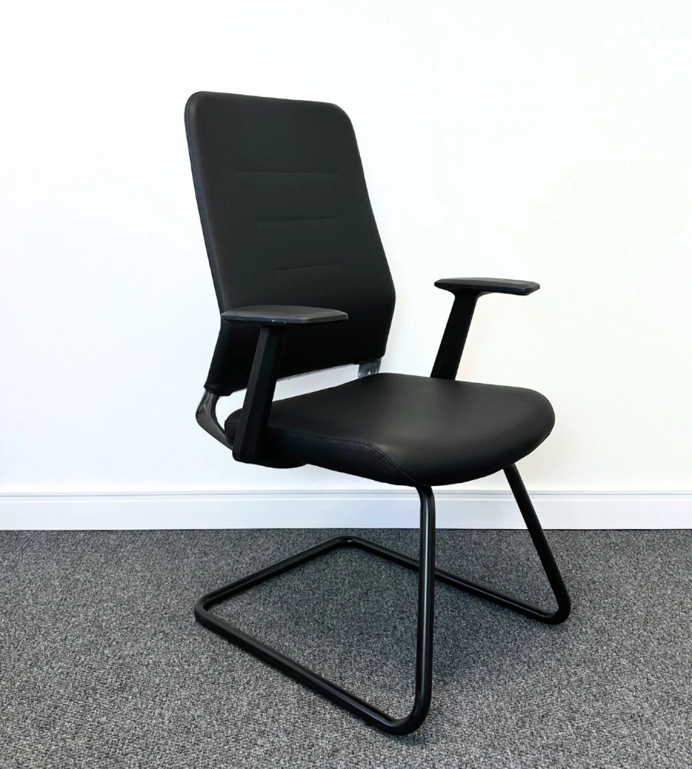 Silla Ejecutiva Deno de Dialogo Eco Cuero Negro