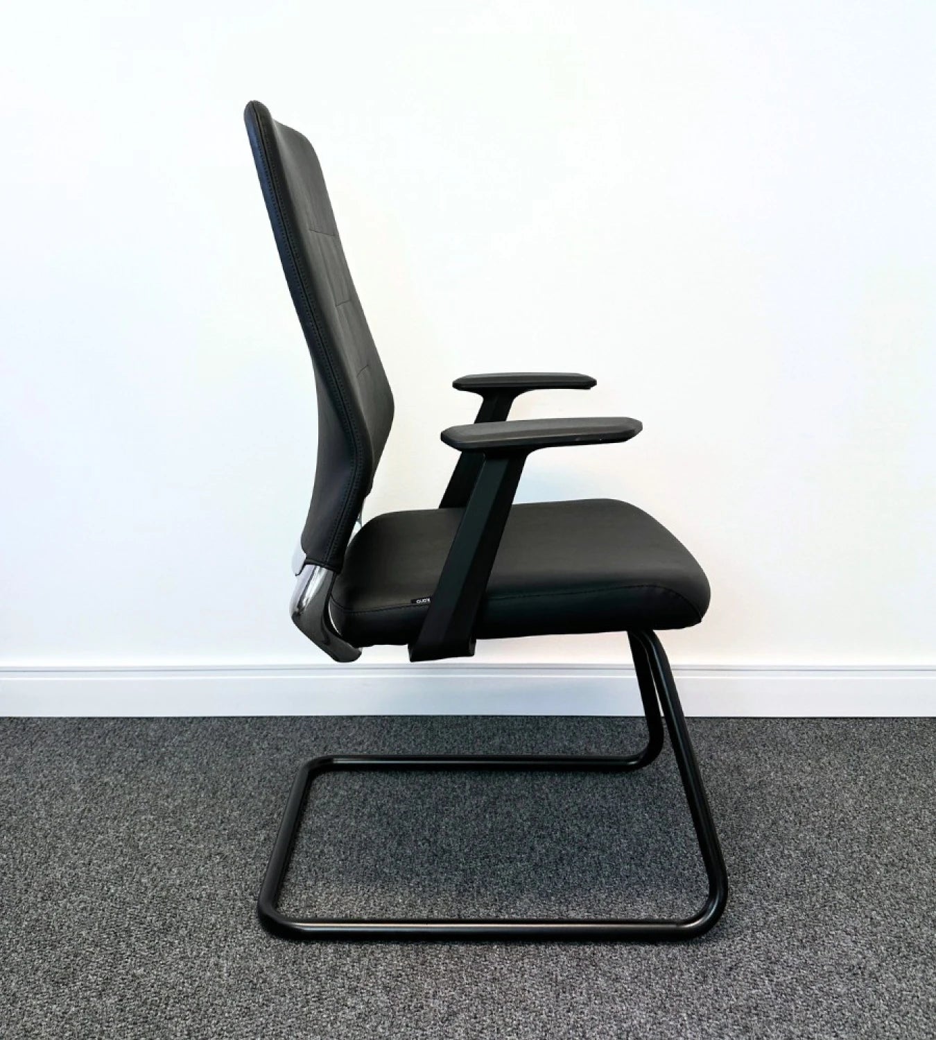 Silla Ejecutiva Deno de Dialogo Eco Cuero Negro