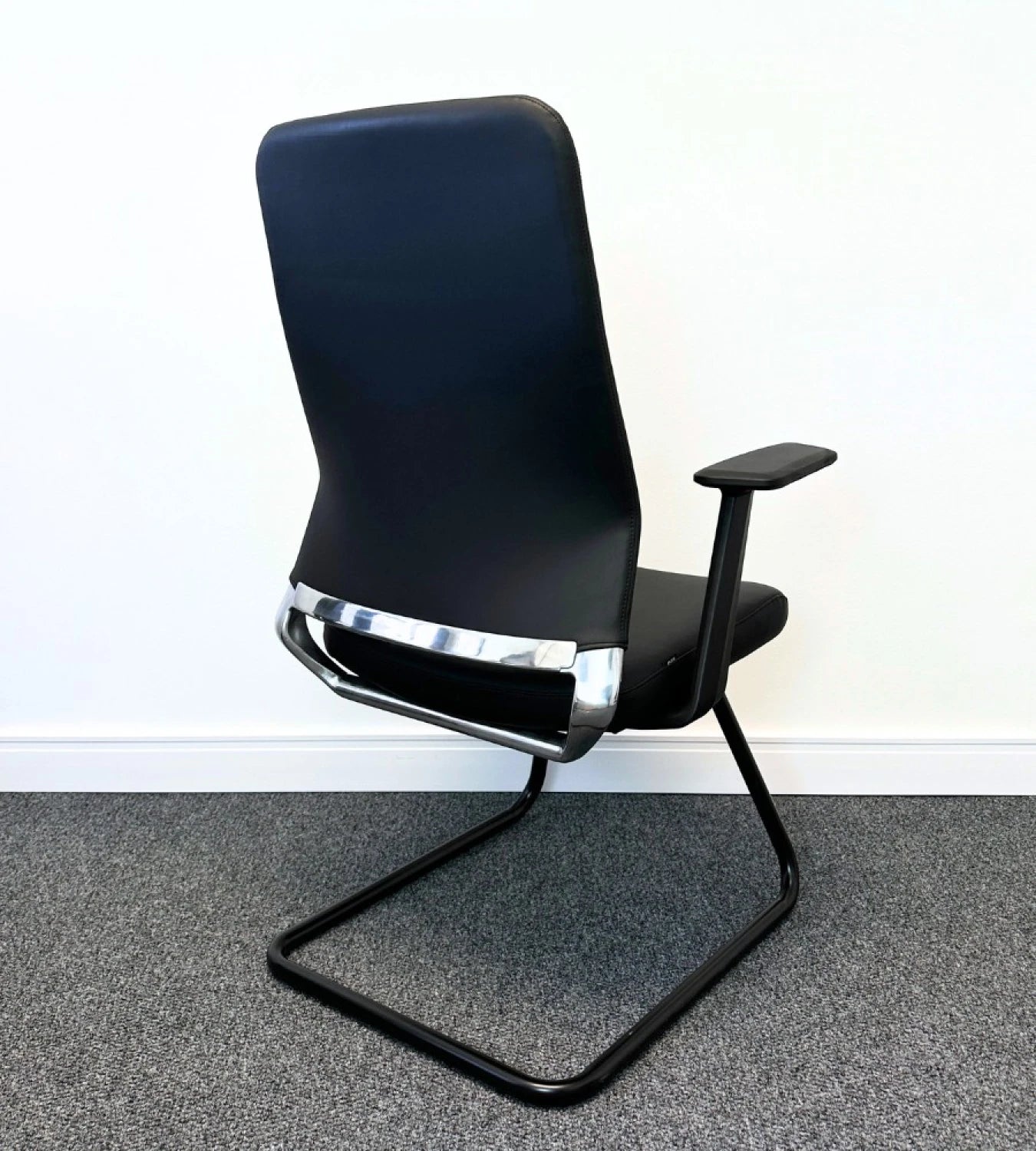 Silla Ejecutiva Deno de Dialogo Eco Cuero Negro
