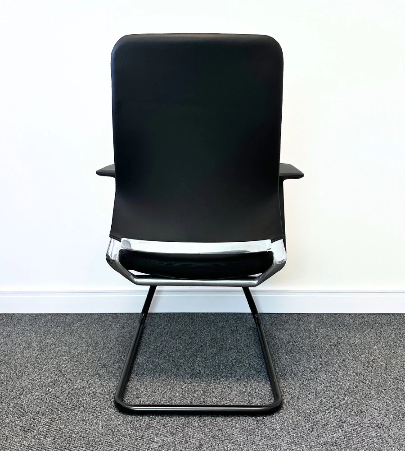 Silla Ejecutiva Deno de Dialogo Eco Cuero Negro