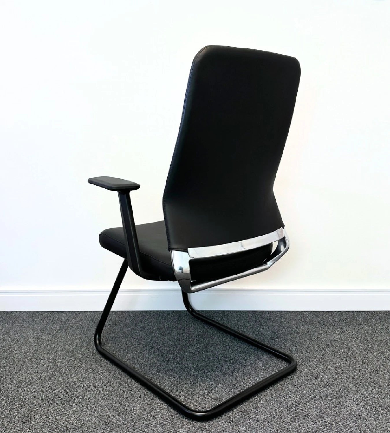 Silla Ejecutiva Deno de Dialogo Eco Cuero Negro